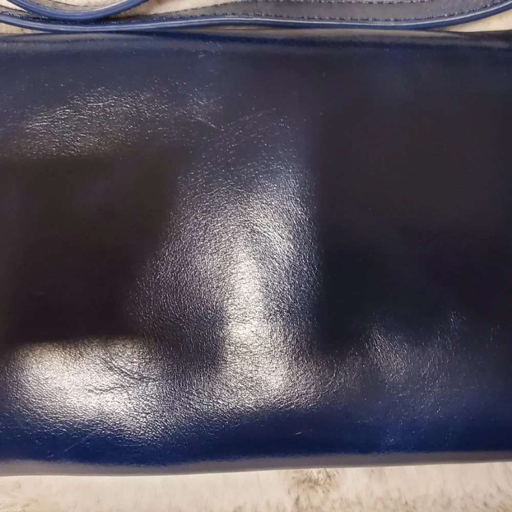 Overland Beautiful Navy Leather Crossbody / Clutch Bag - Picture 3 of 3